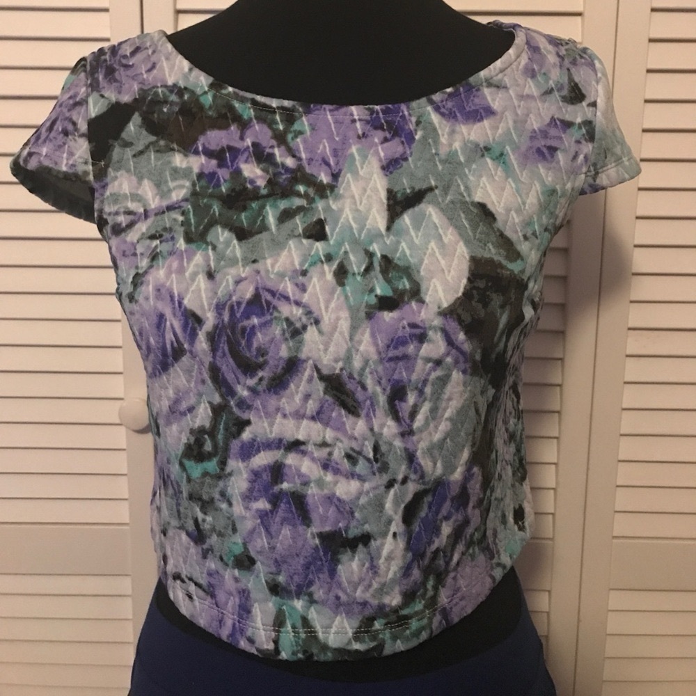 Crop top, floral Blue, Purple, and green - Picture 9 of 9